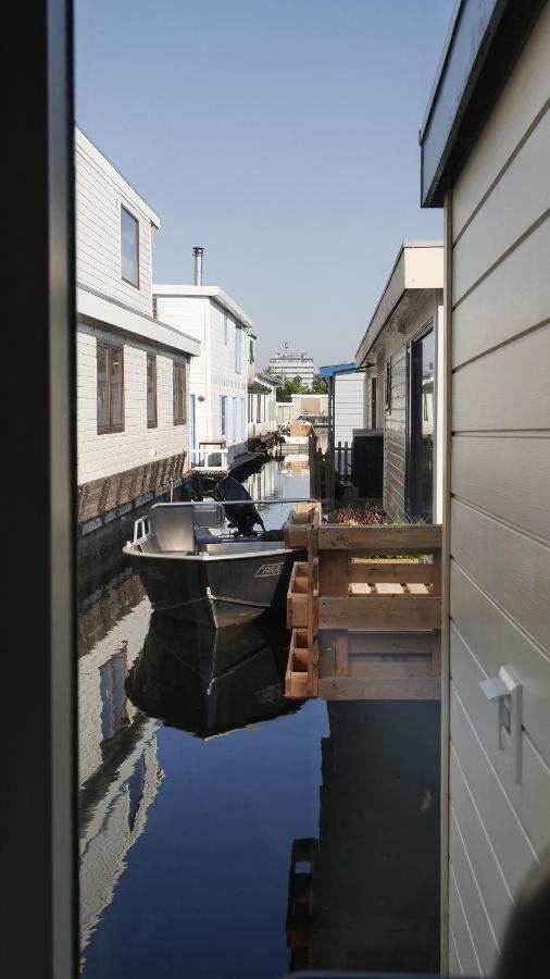 Houseboat Apartment With Water Terrace, Free Parking, Free Bikes & Fast Wifi Amesterdão Exterior foto